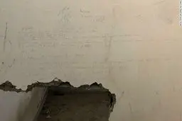 زندان داعش در استادیوم شهر آزاد شده رقه +تصاویر