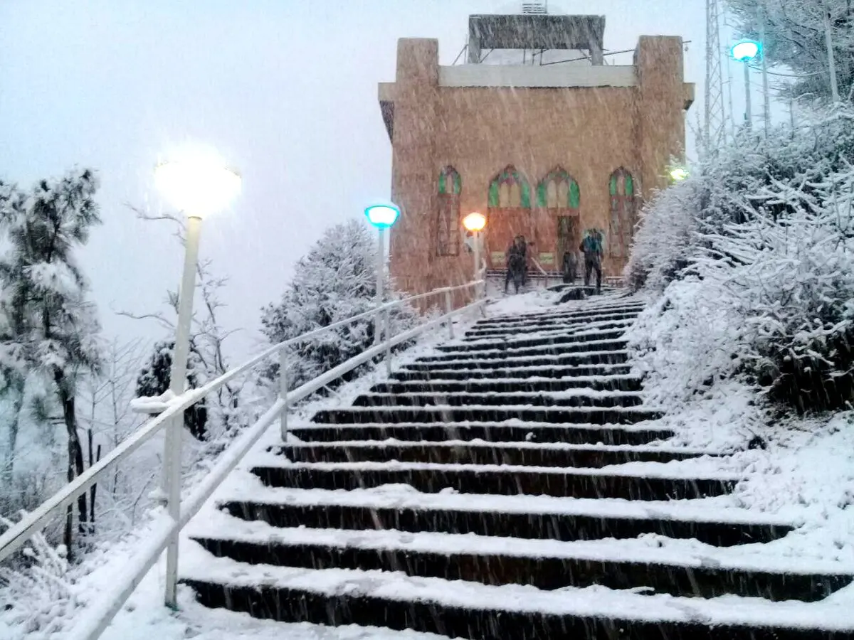 تصویری از اولین بارش برف سنگین زمستانی / عکس