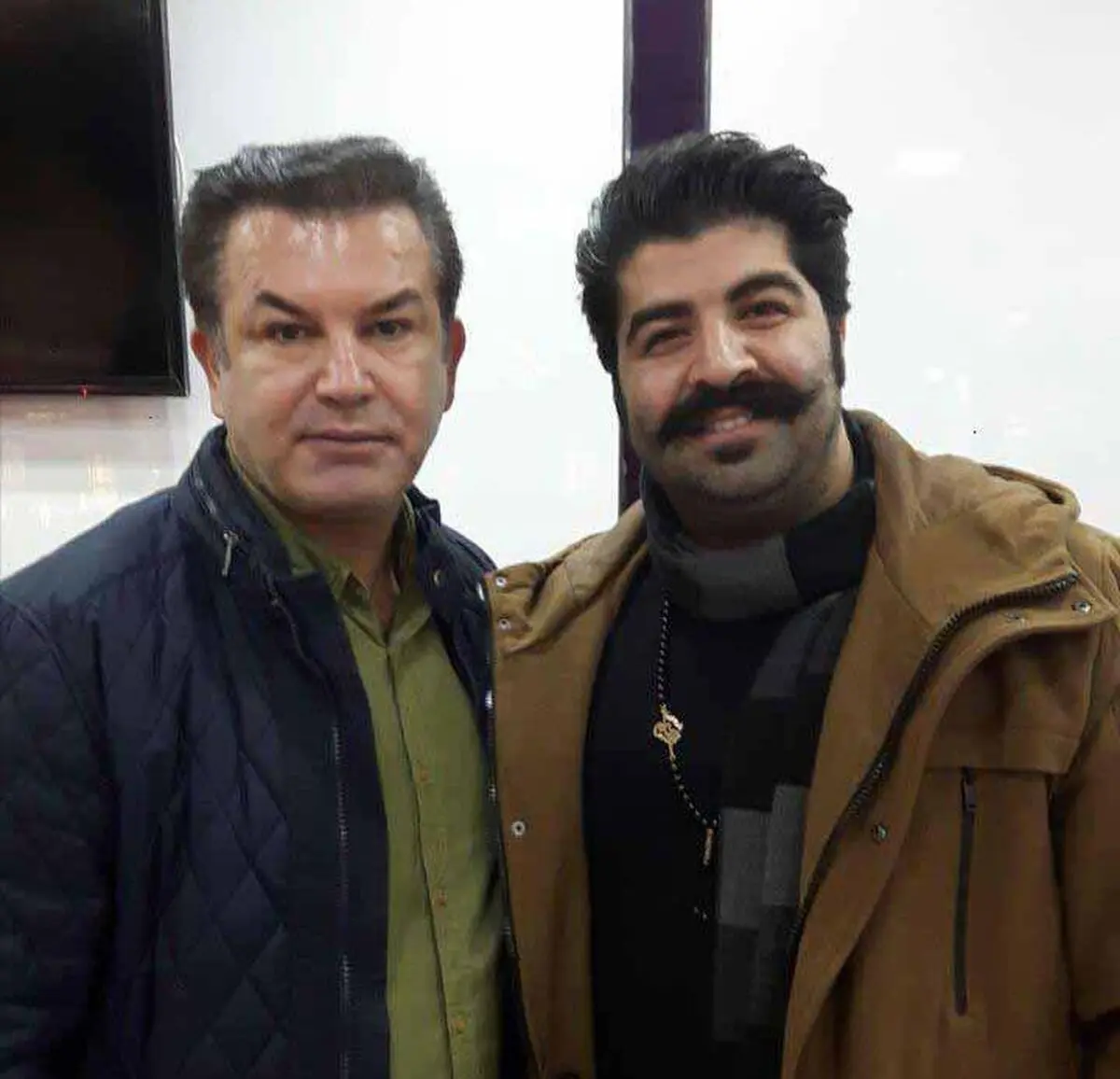 بهنام بانی در کنار یک پرسپولیسی/عکس