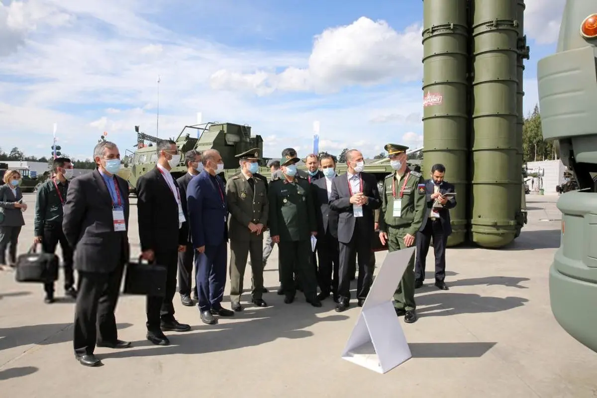 وزیر دفاع در نمایشگاه نظامی روسیه + عکس