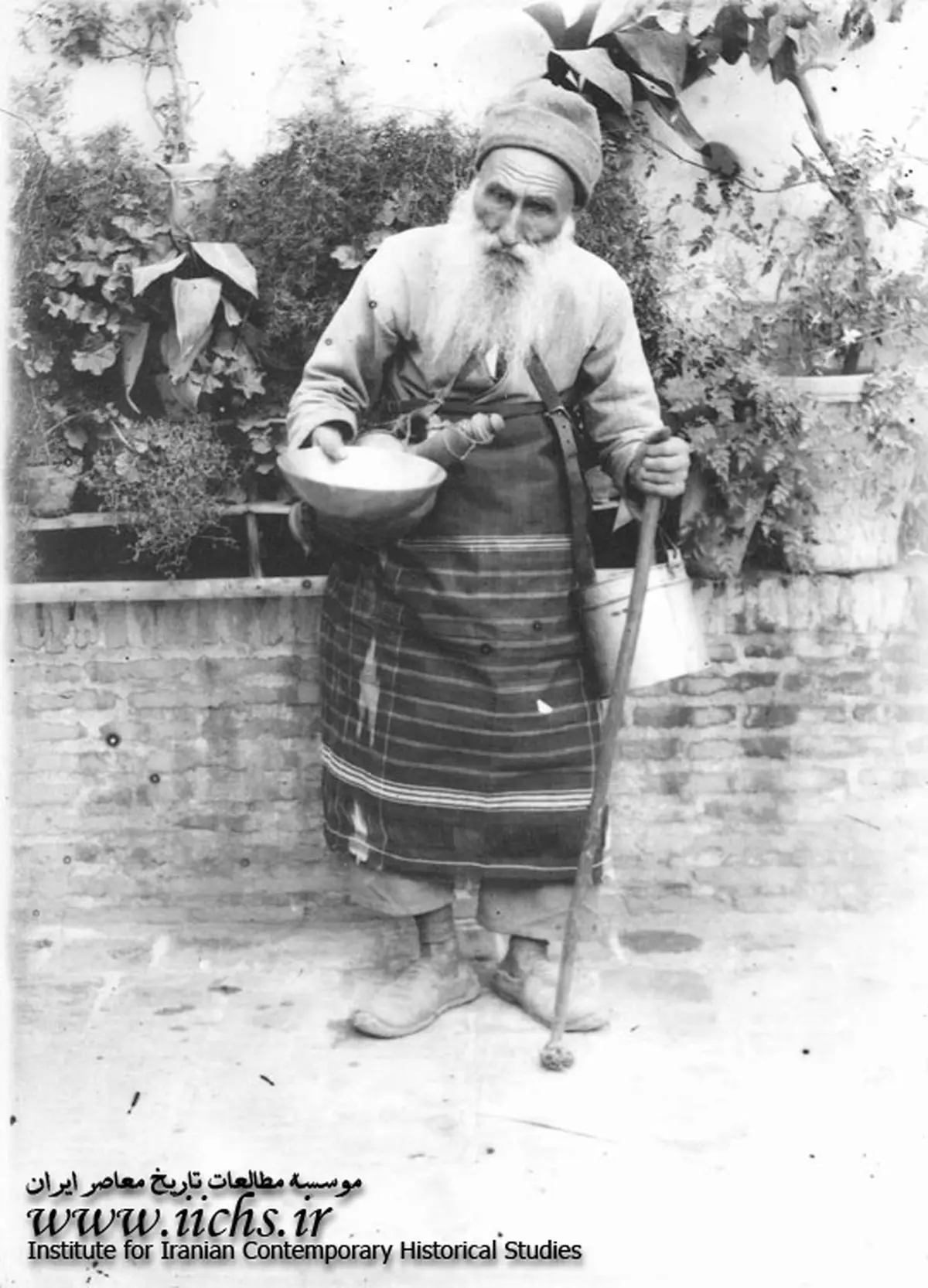 آب فروش دوره گرد در دوره قاجار/عکس