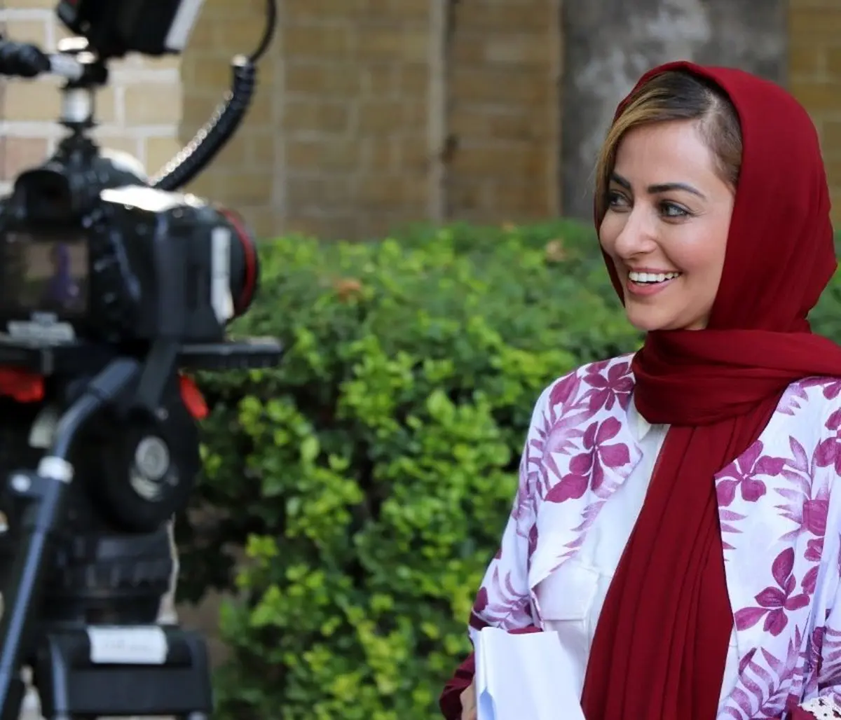 تیپ شاد نفیسه روشن در برابر دوربین + عکس