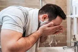 20 اشتباه رایج در شستشوی صورت