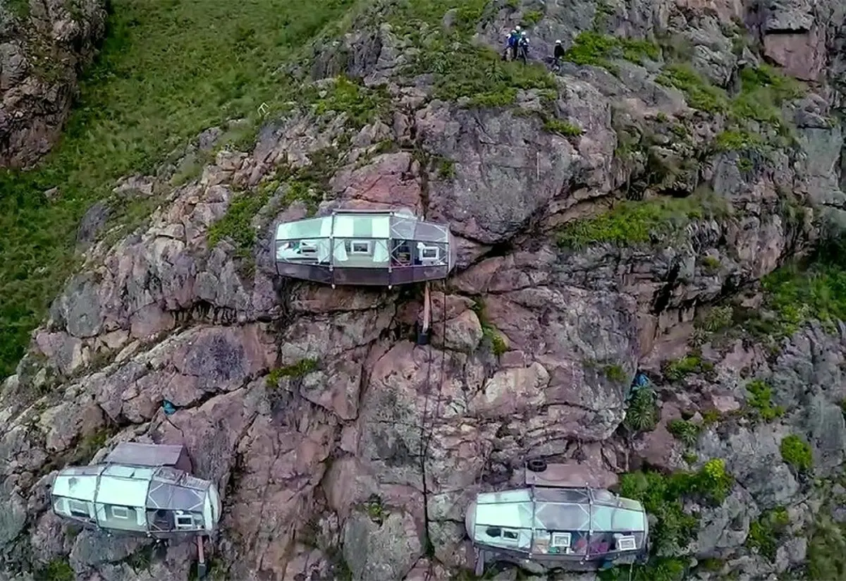 هیجان آسمانی در یک هتل شیشه‌ای+عکس