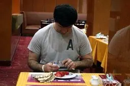 عکسی از شام رژیمی کریم باقری در اردوی پرسپولیس!