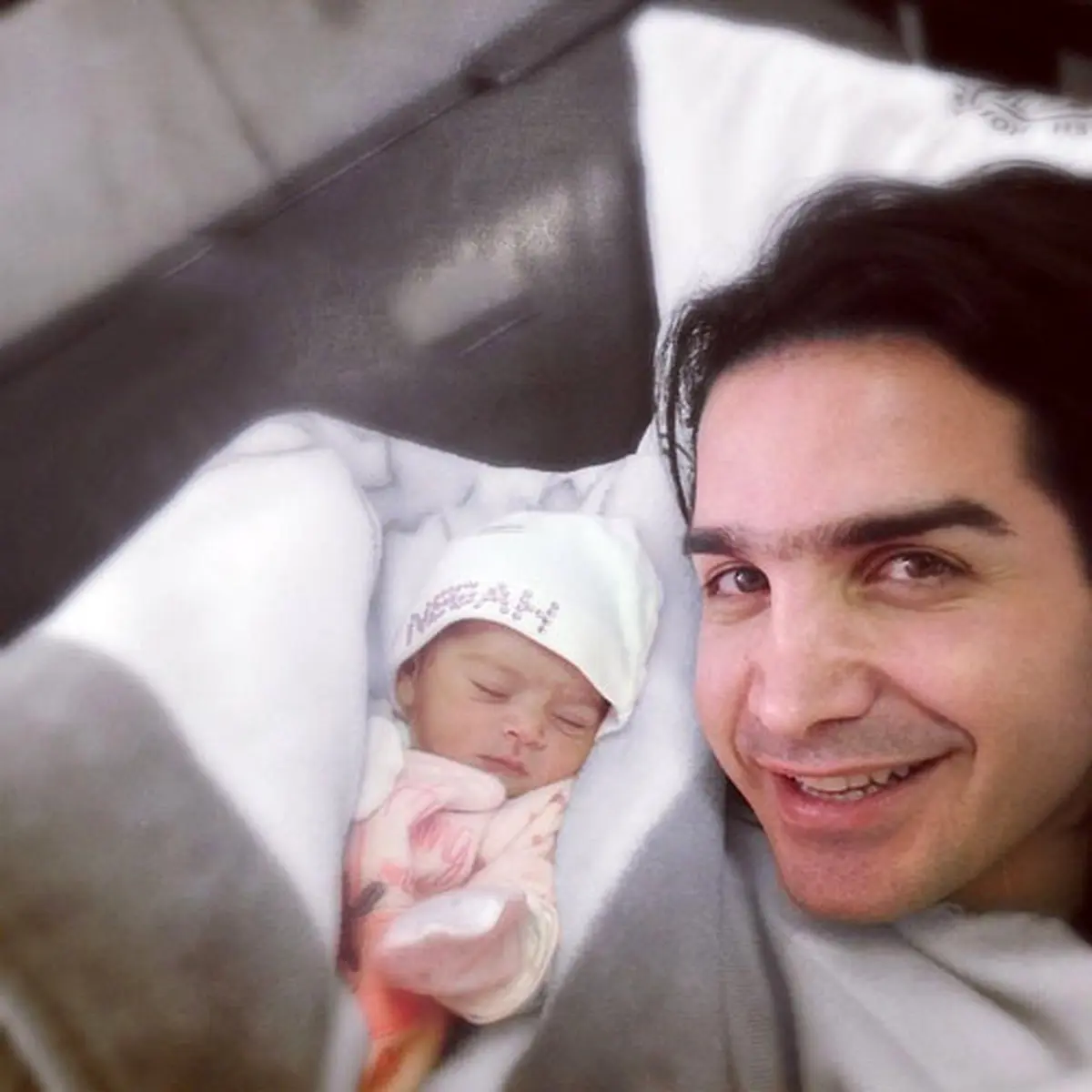 تصویر جدید محسن یگانه و دخترش!