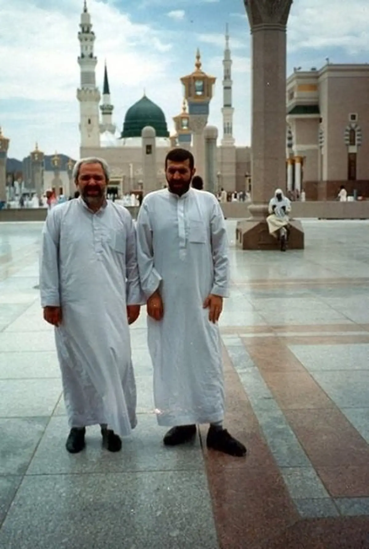 ظریف با دشداشه عربی/عکس