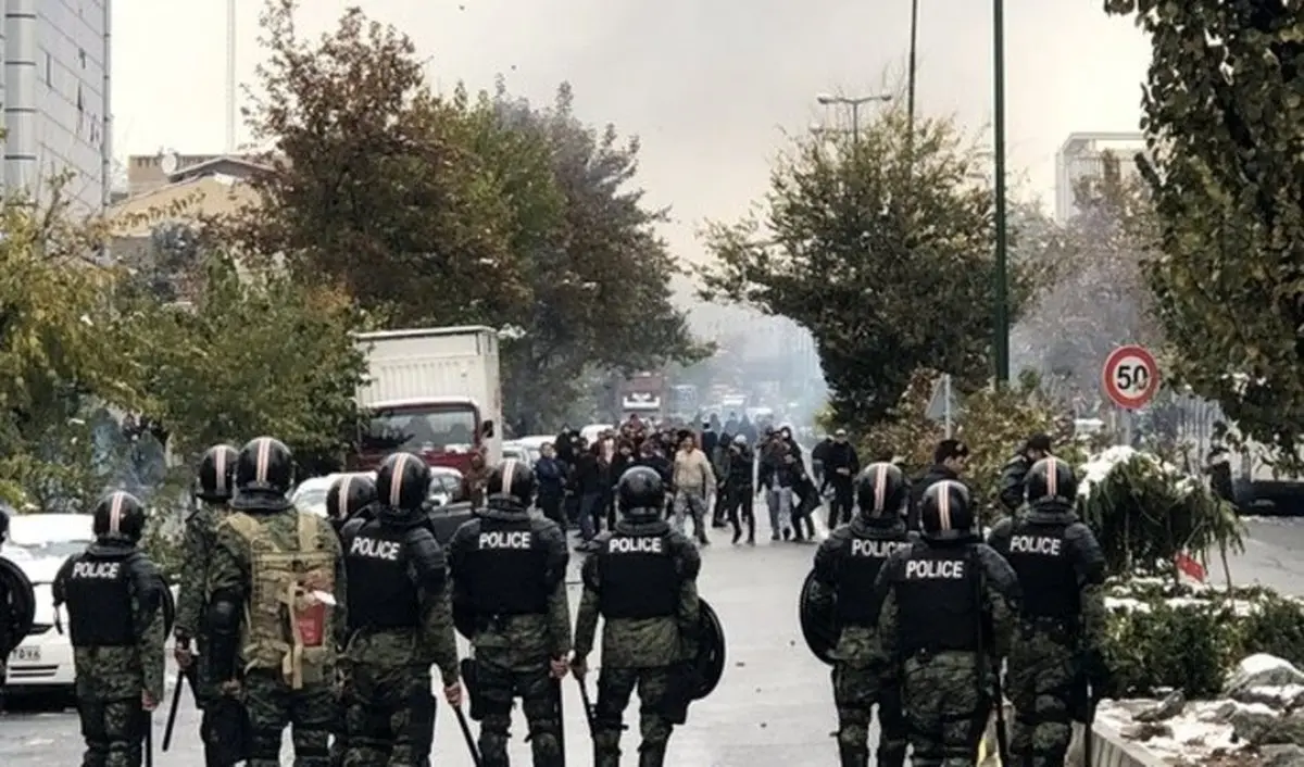 هشدار روزنامه اصلاح‌طلب؛ مشکلات اقتصادی ناشی از کرونا به اعتراضات مشابه آبان 98 می‌انجامد؟