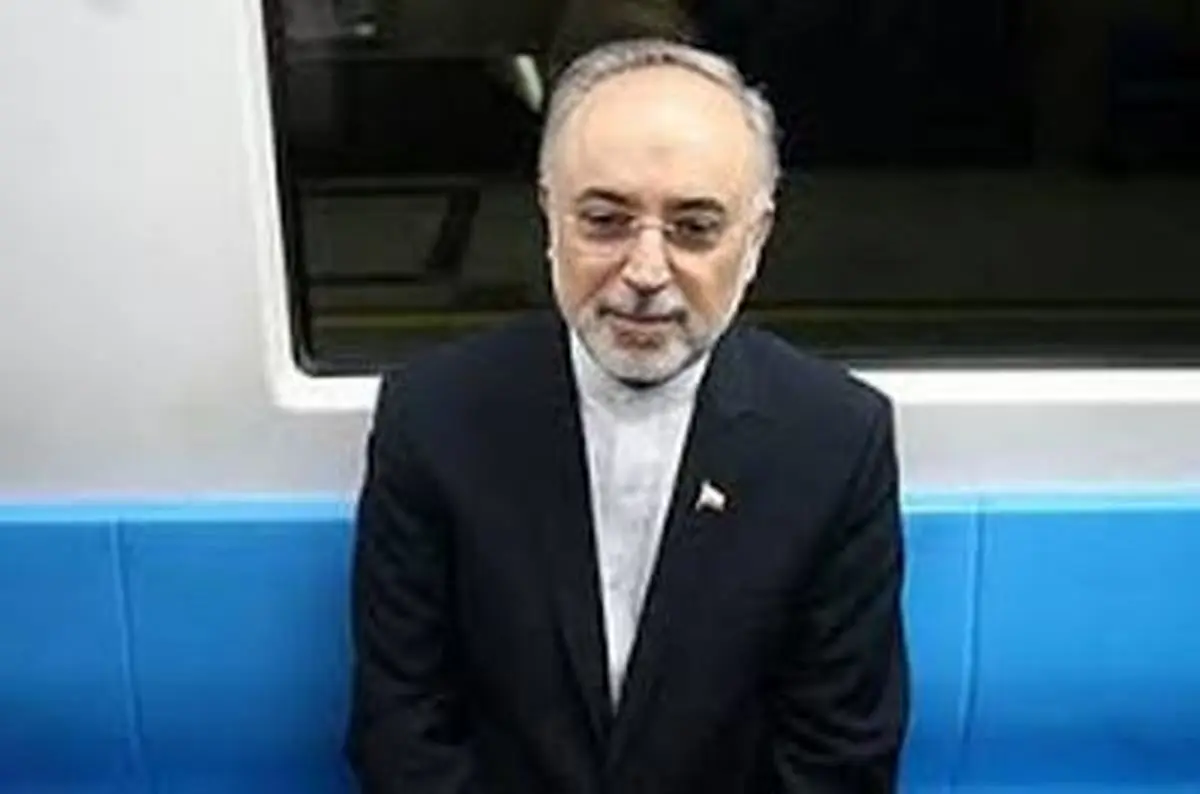 صالحی با مترو به محل کارش رفت/تصاویر