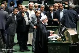 چند نکته درباره یک عکس؛ آیا همه پیش بینی ها غلط بود ؛ حسن روحانی با مجلس به مشکل برخورده است؟