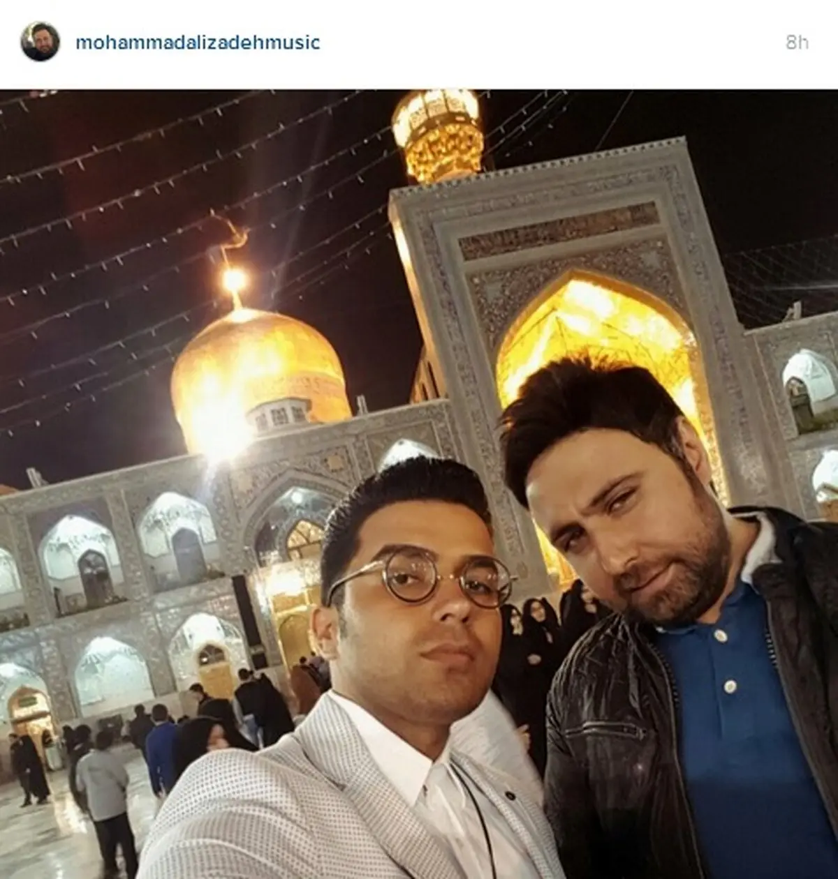 سلفی خواننده پاپ در حرم امام رضا(ع)/ عکس