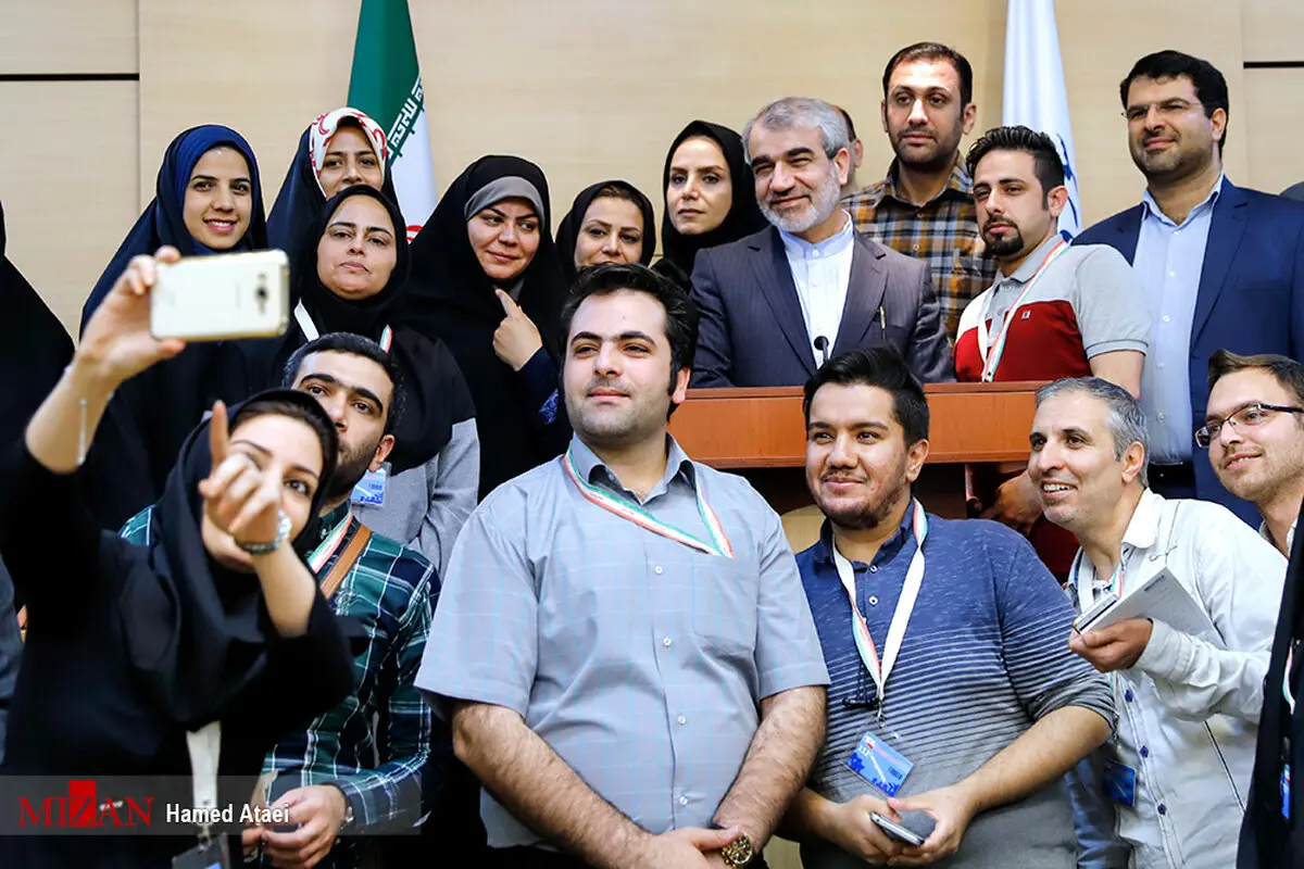 عکس: سلفی خبرنگاران با سخنگوی شورای نگهبان
