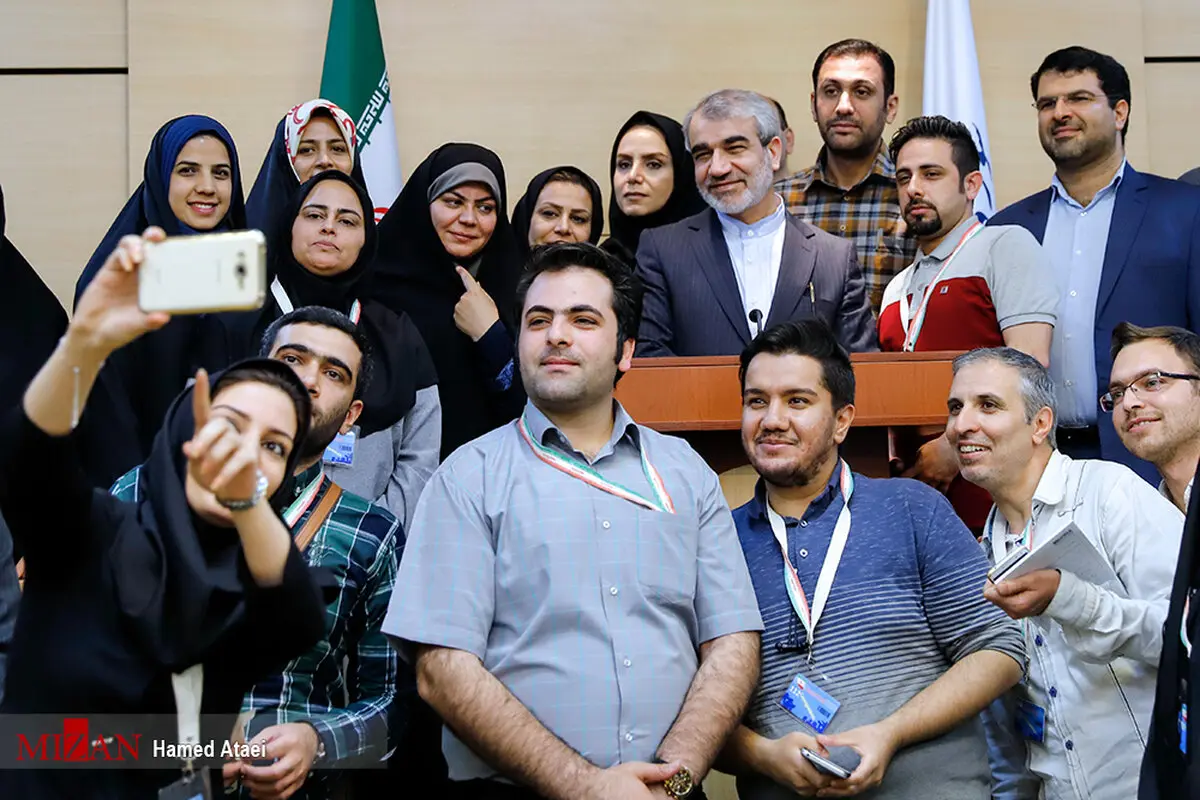 عکس: سلفی خبرنگاران با سخنگوی شورای نگهبان