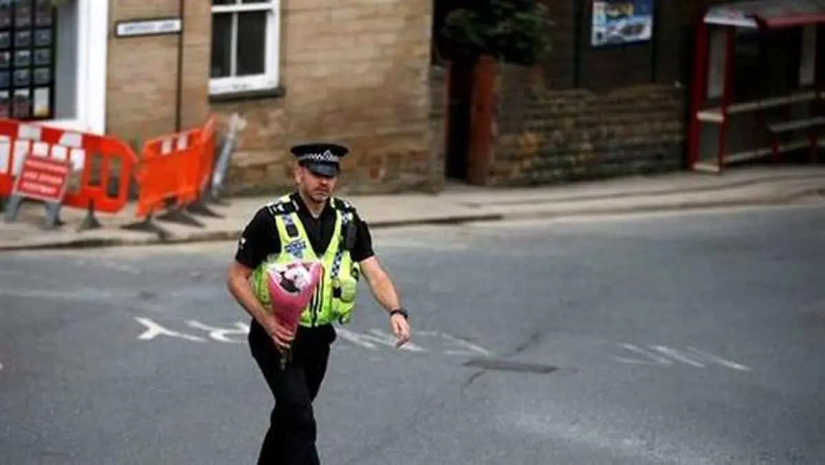 ادای احترام مردم انگلیس به نماینده کشته شده پارلمان+عکس