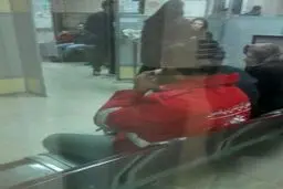 مجروح شدن یک آتش نشان به علت اصابت ترقه کپسولی در چشمش+ عکس