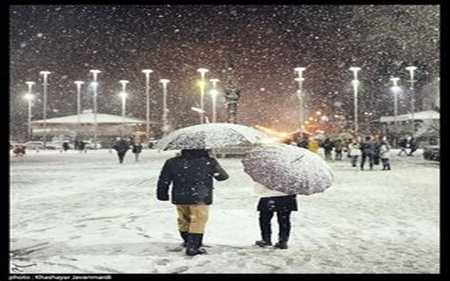 خیابان‌های رشت سفیدپوش شد+عکس‌ها