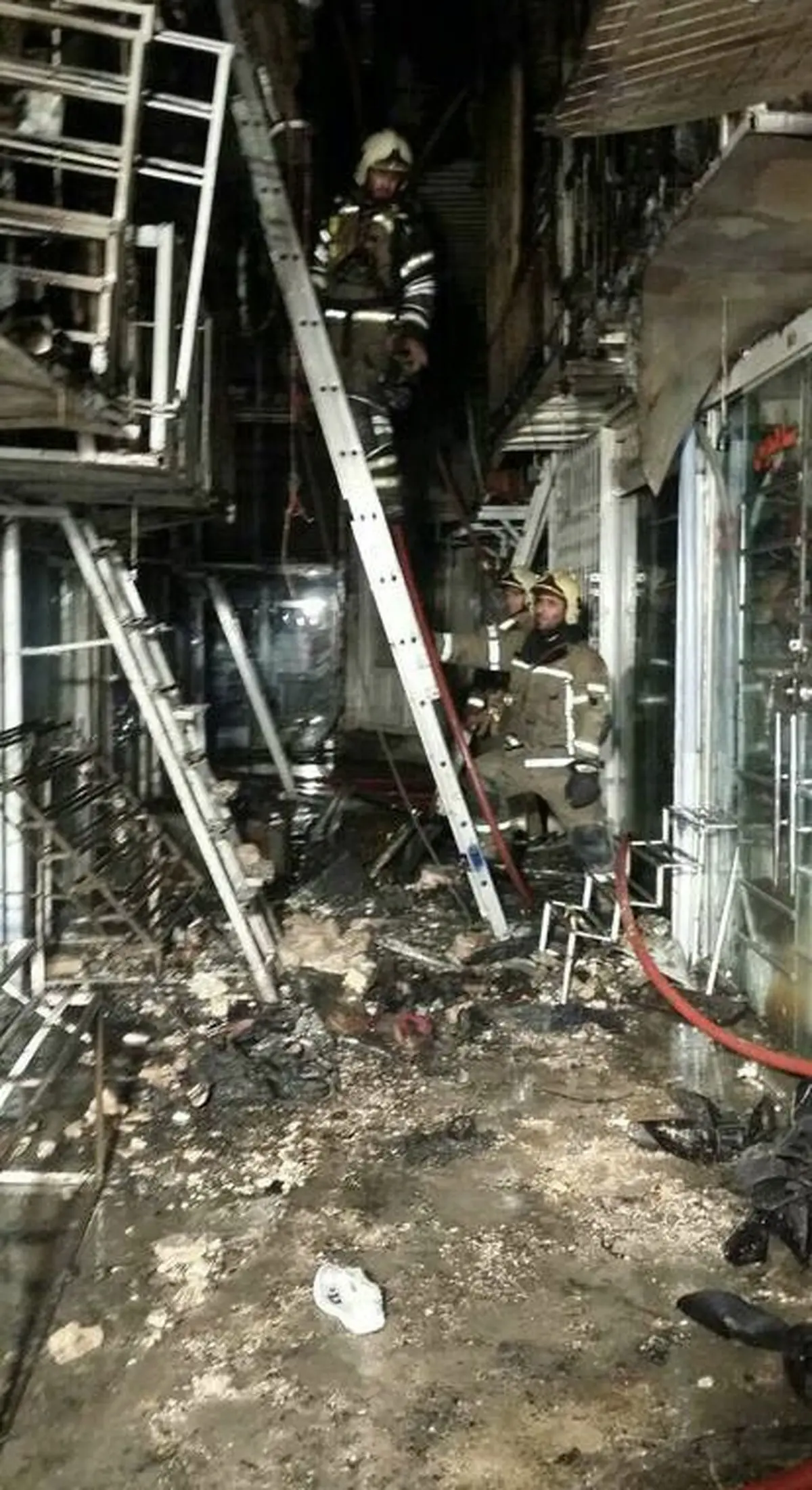 آتش‌سوزی شبانه در بازار تهران/تصاویر