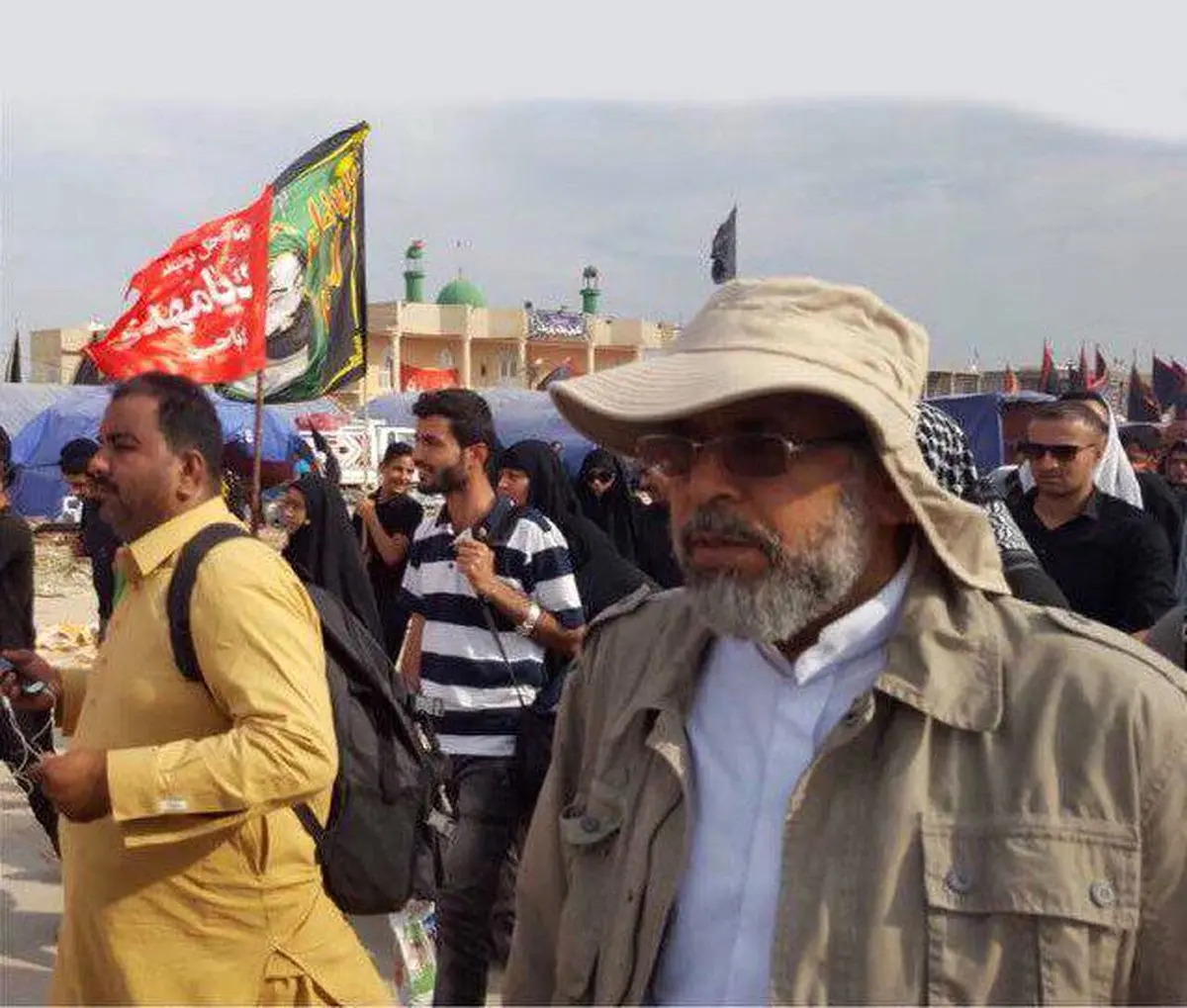 تصویری از تیپ جالب وزیر اطلاعات در پیاده‌روی اربعین/عکس