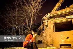 حضور همسر یکی از آتش‌نشانان مدفون شده زیر آوار پلاسکو/تصاویر