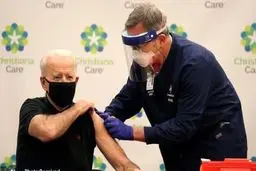 عکس تزریق واکسن کرونا به جو بایدن برای دومین بار