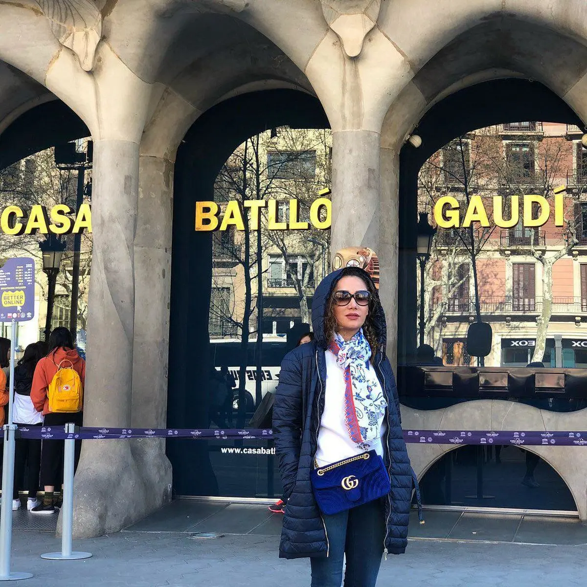 تصویری از تیپ خانم بازیگر در اسپانیا