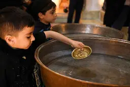 آیین طشت گذاری در بقعه شیخ صفی الدین اردبیلی