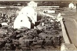 تصویری قدیمی و دیده نشده از قبرستان بقیع پیش از تخریب