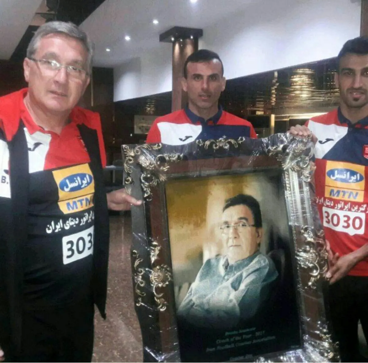 کادوی ویژه برای برانکو سرمربی پرسپولیس/عکس