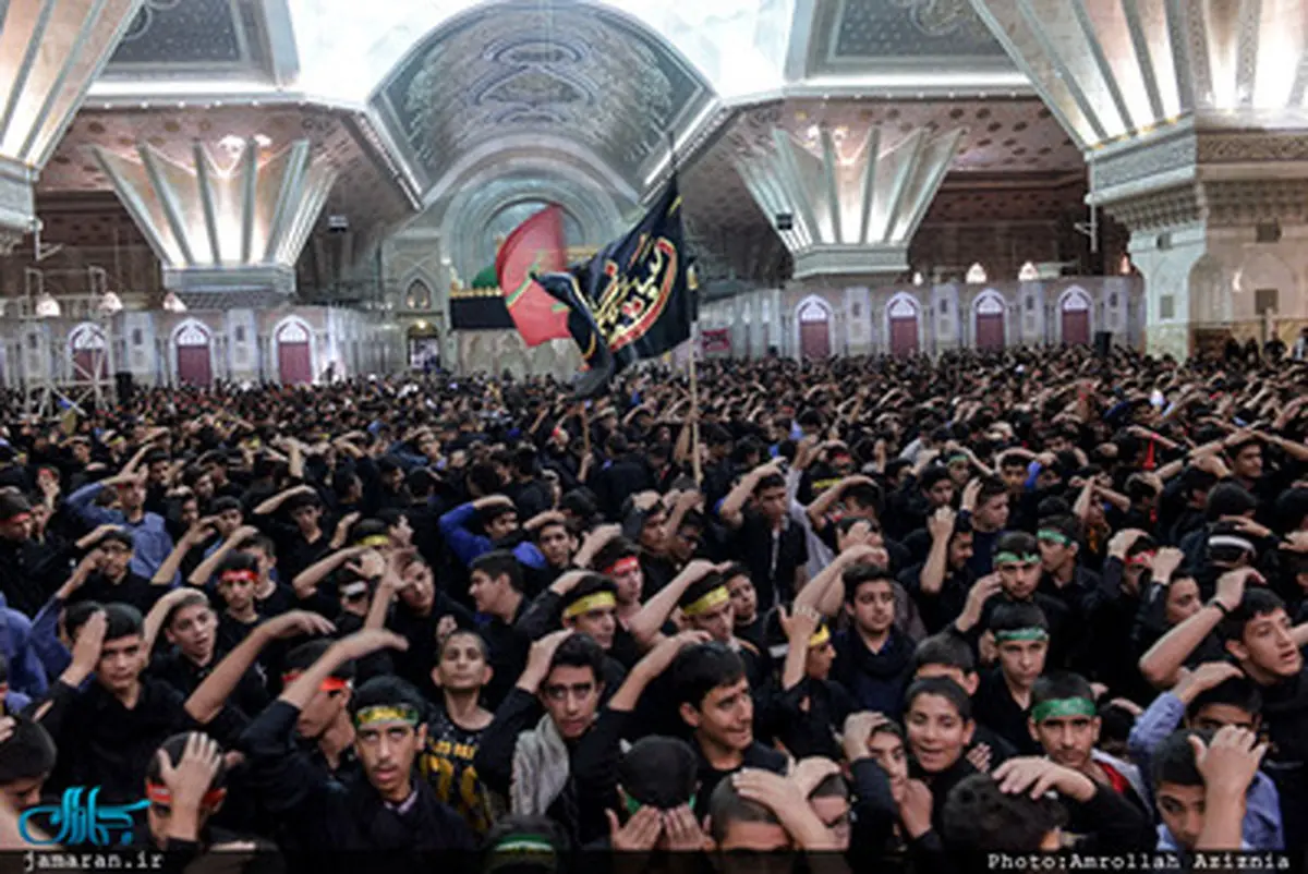 عزاداری دانش آموزان در حرم امام خمینی/تصاویر