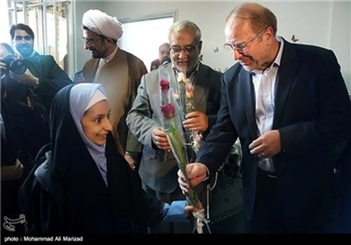نواختن زنگ آغاز سال تحصیلی ۹۴-۹۵ با حضور شهردار تهران/تصاویر