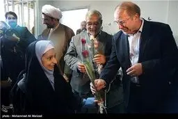 نواختن زنگ آغاز سال تحصیلی ۹۴-۹۵ با حضور شهردار تهران/تصاویر
