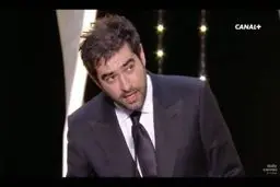 شهاب حسینی لحظه دریافت نخل طلای جشنواره کن/عکس