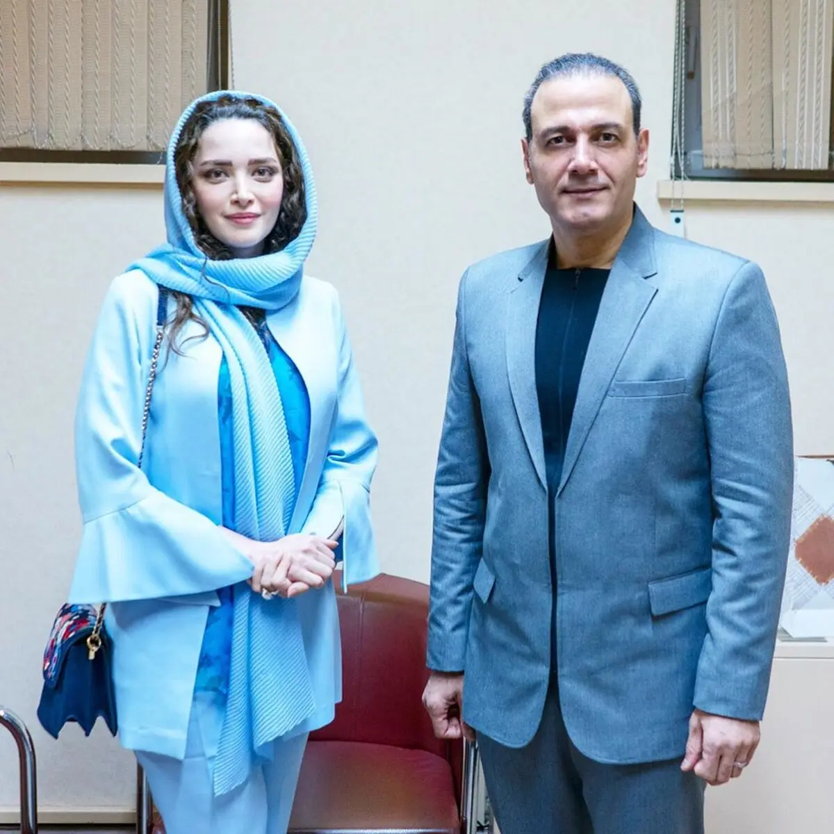 تیپ متفاوت بهنوش طباطبایی در کنار خواننده مشهور + عکس