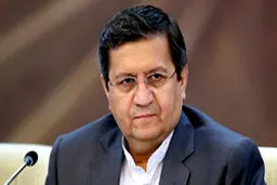 همتی: به ۴ میلیون نفر وام با سود ۴ درصد پرداخت می‌شود