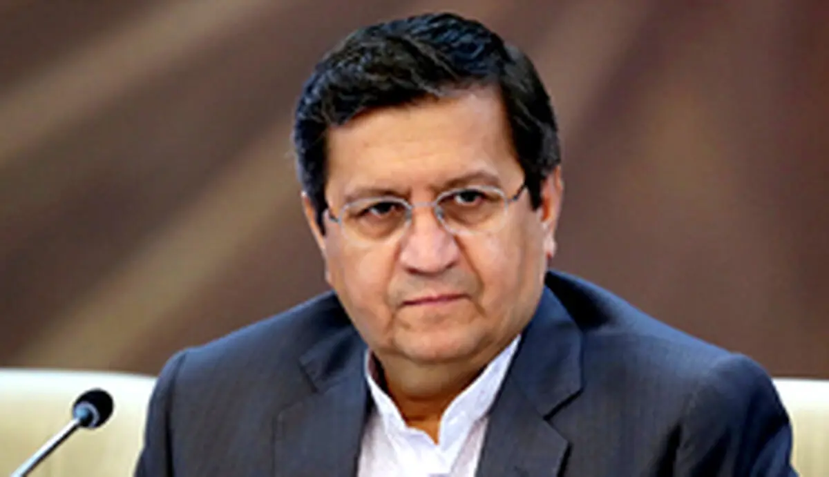 همتی: به ۴ میلیون نفر وام با سود ۴ درصد پرداخت می‌شود