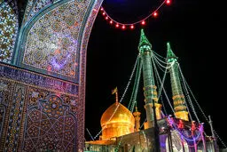 آذین بندی حرم حضرت معصومه (س) در شب ولادت امام موسی کاظم (ع) + عکس