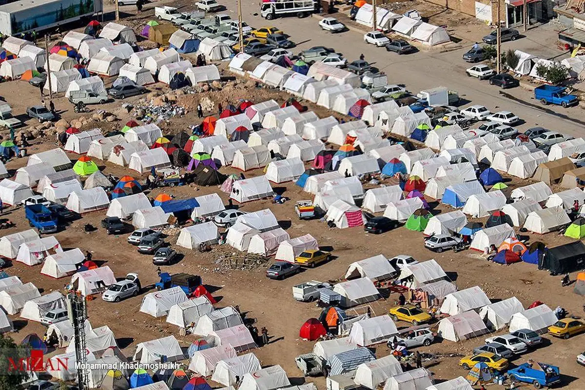 تصویری از چادرهای برپا شده در مناطق زلزله زده