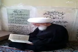 آیت الله نوری همدانی بر سر مزار مادرش/عکس