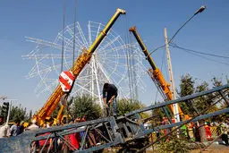 تصاویر / سقوط جرثقیل در اتوبان بسیج