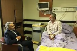 تصویری از عیادت معاون روحانی از یکی از حامیان پیشین احمدی‎نژاد