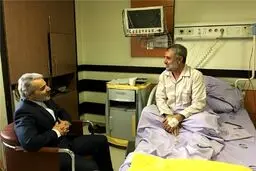 تصویری از عیادت معاون روحانی از یکی از حامیان پیشین احمدی‎نژاد