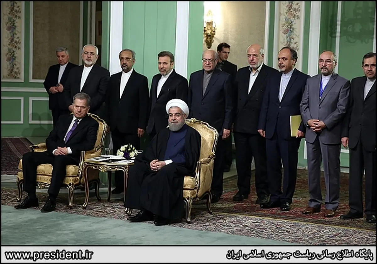 عکس دسته‌جمعی رییس جمهور فنلاند با اعضای دولت