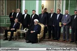 عکس دسته‌جمعی رییس جمهور فنلاند با اعضای دولت