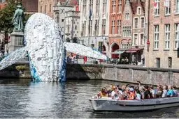 نهنگ غول‌پیکری که از دل زباله‌های اقیانوس آرام به دنیا آمد/تصاویر