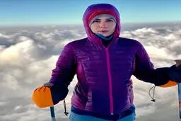 عکس سارا بهرامی بر فراز بام ایران زمین