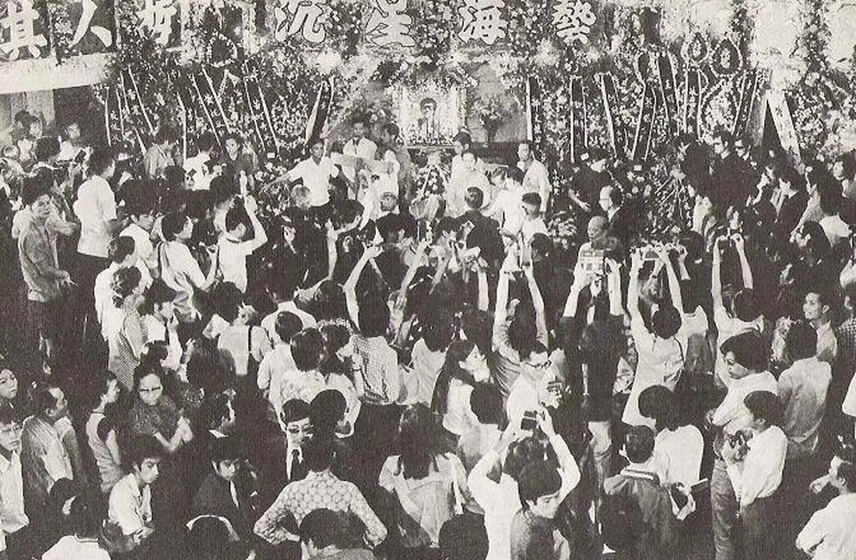 عکسی‌ دیده نشده از تشییع‌ جنازه بروس‌لی