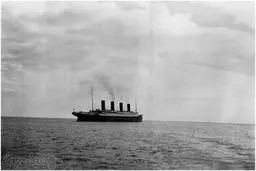 آخرین عکس دیده‌شده از تایتانیک روی آب