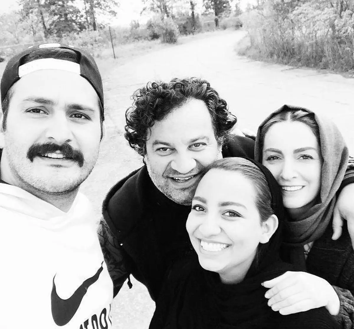 سلفی خانواده قاسم خانی با میلاد کی‌مرام در مازندران/عکس