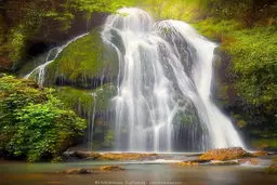 عکس / آبشار کبود وال؛ بزرگترین آبشار تمام خزه ای در ایران