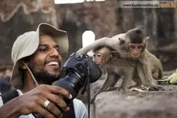 عکس یادگاری با میمون ها و تماشای روستای گردن درازها!